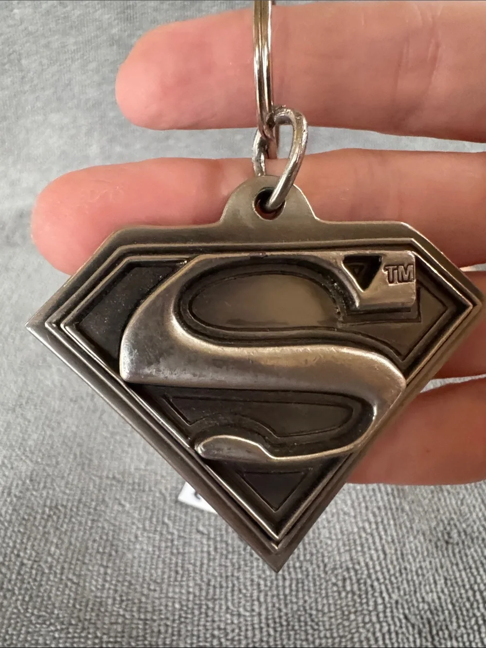 DC Comics Superman Shield Classic Logo  Pewter Metal Key Chain